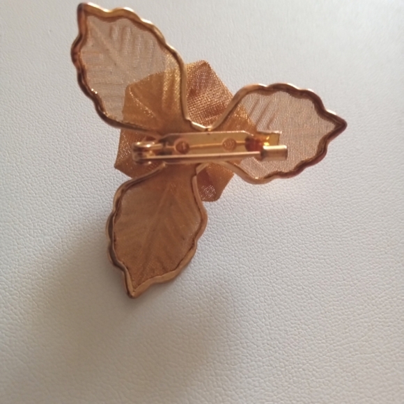 Rose Flower Pin Brooch Vintage 1980s Gold Tone Mesh Metal 3D 1.5” - Picture 4 of 4